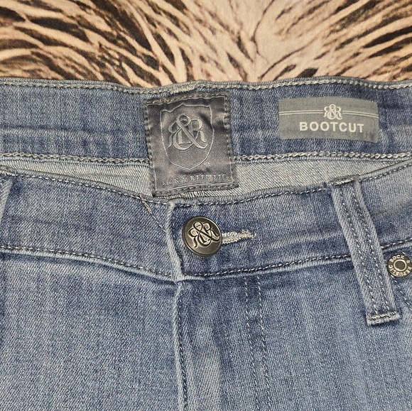 Moved To Booth - Picture 3 of 6